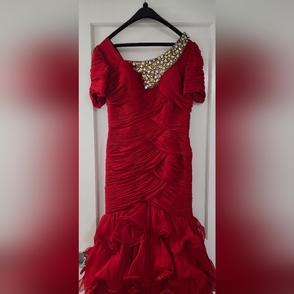 Elegant Red Ruched Long Sleeve Dress